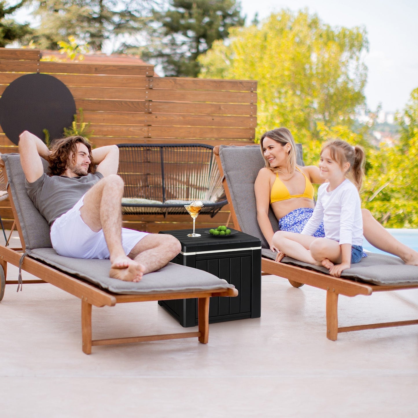Portable Ice Chest with Built-in Handle
