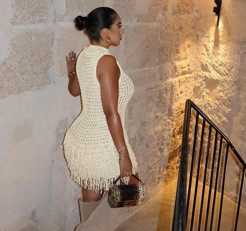 Sleeveless tassel knit dress