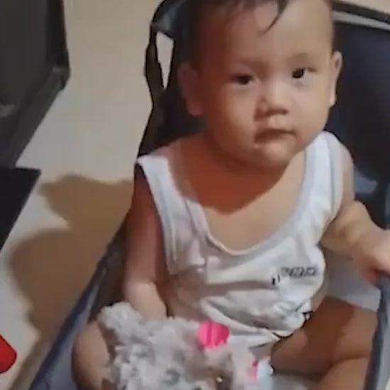 Mother baby leather travel backpack bed.mp4